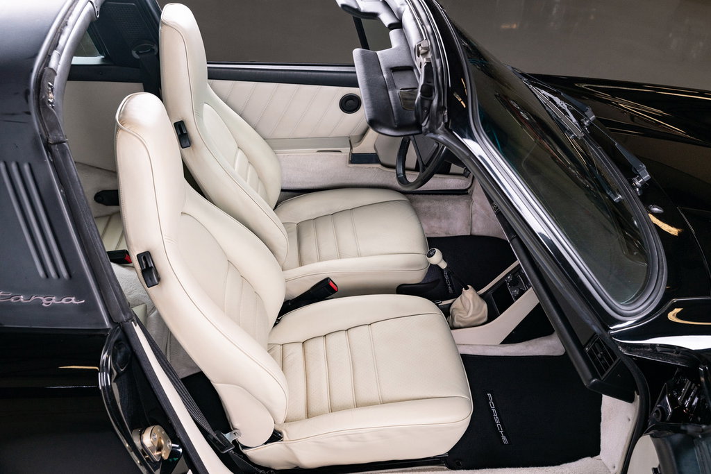 Porsche 911 Carrera 3.2 (US)