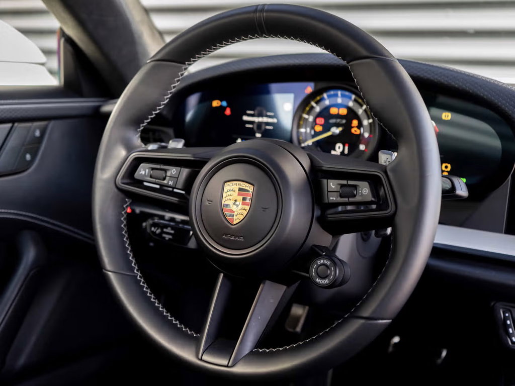 Porsche 992 GT3 Touring