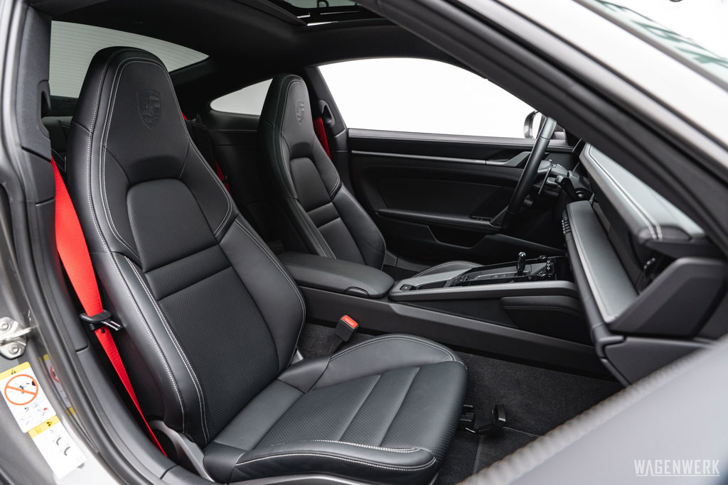 Porsche 992 Carrera 4S