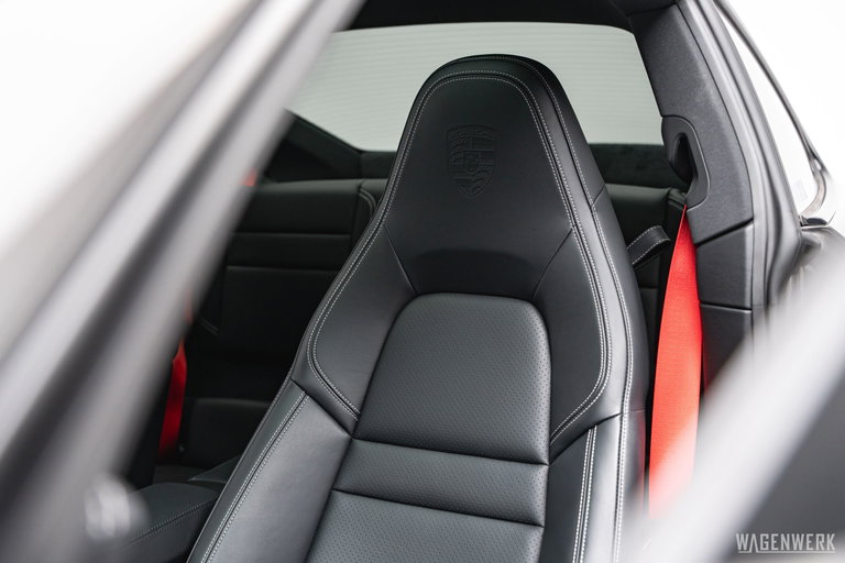 Porsche 992 Carrera 4S