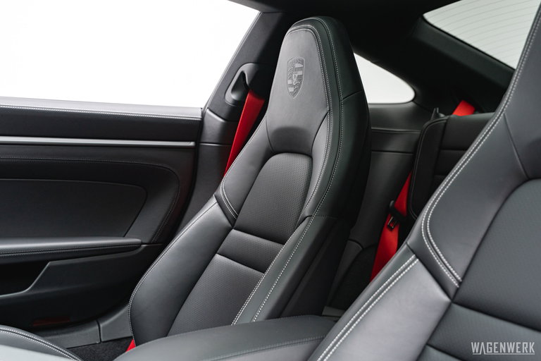 Porsche 992 Carrera 4S