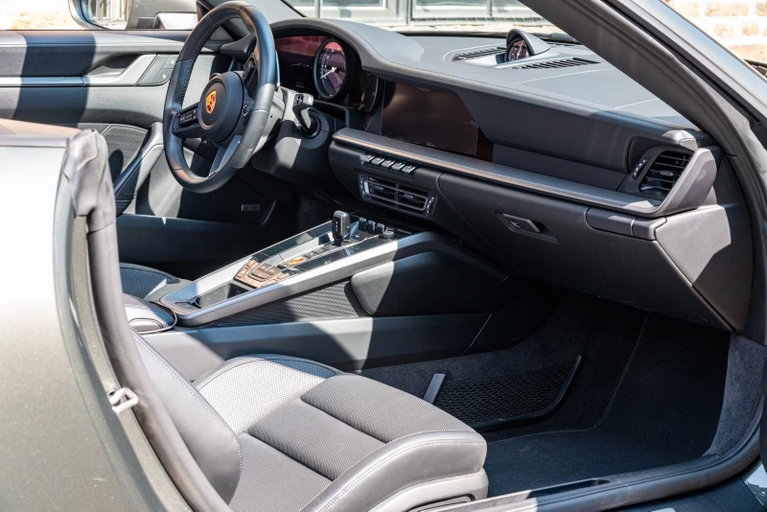 Porsche 992 Carrera