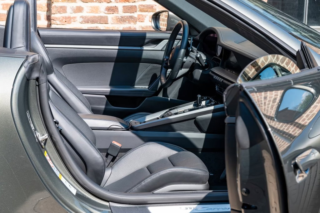 Porsche 992 Carrera