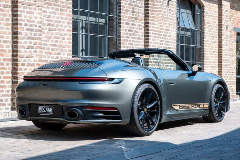 Porsche 992 Carrera