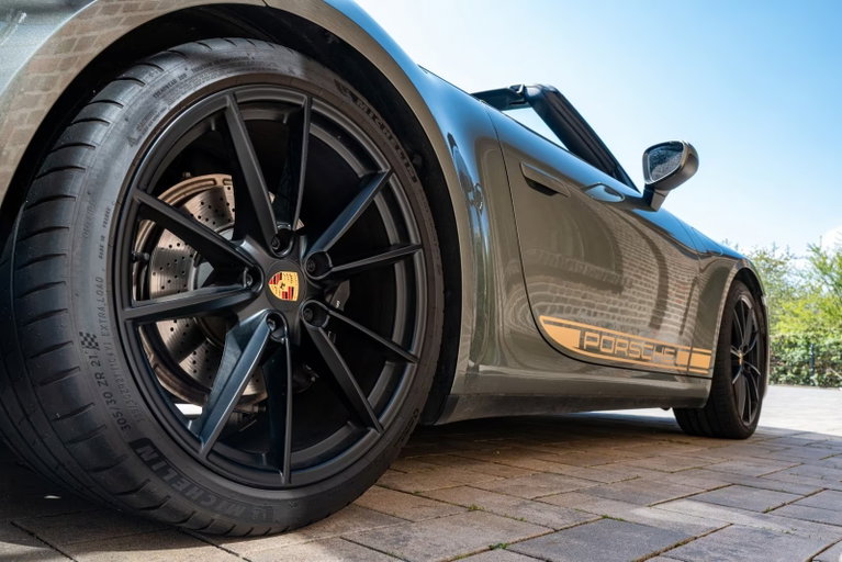 Porsche 992 Carrera
