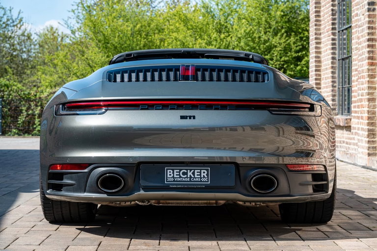 Porsche 992 Carrera