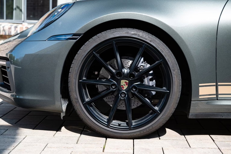 Porsche 992 Carrera