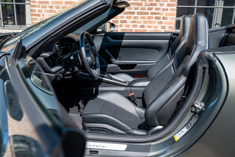 Porsche 992 Carrera