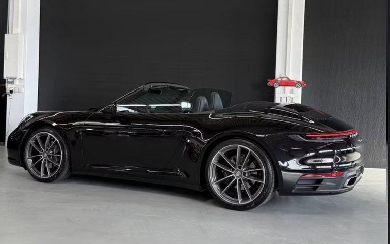 Porsche 992 Carrera