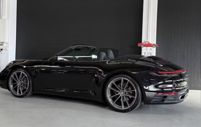 Porsche 992 Carrera
