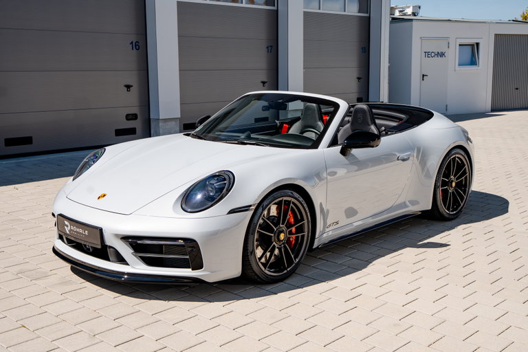 Porsche 992 Carrera 4 GTS