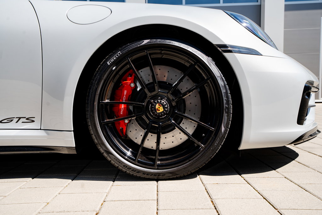 Porsche 992 Carrera 4 GTS