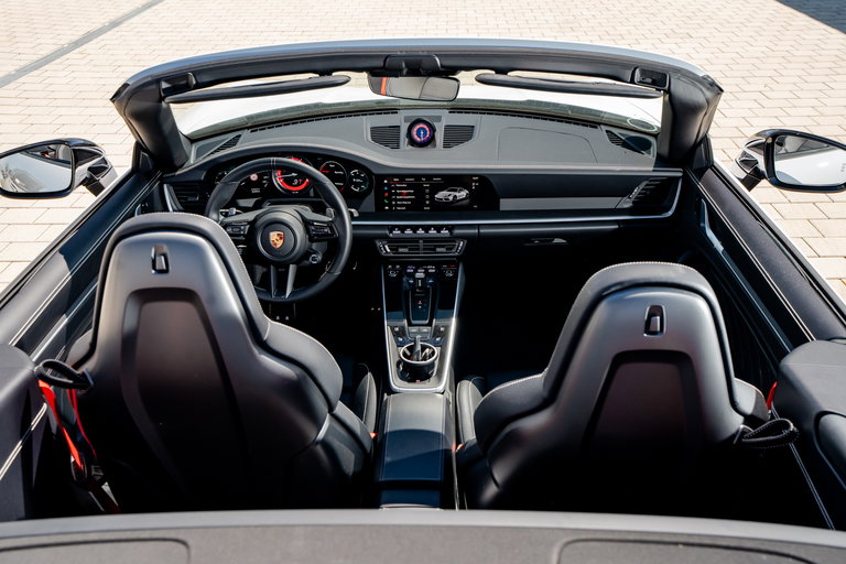 Porsche 992 Carrera 4 GTS