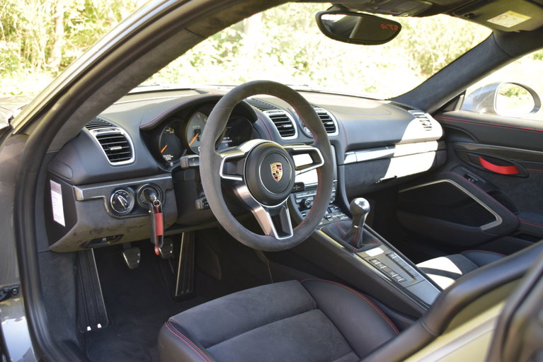 Porsche 981 Cayman GT4