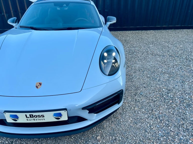 Porsche 992 Carrera 4 GTS
