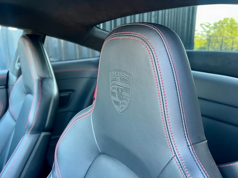 Porsche 992 Carrera 4 GTS