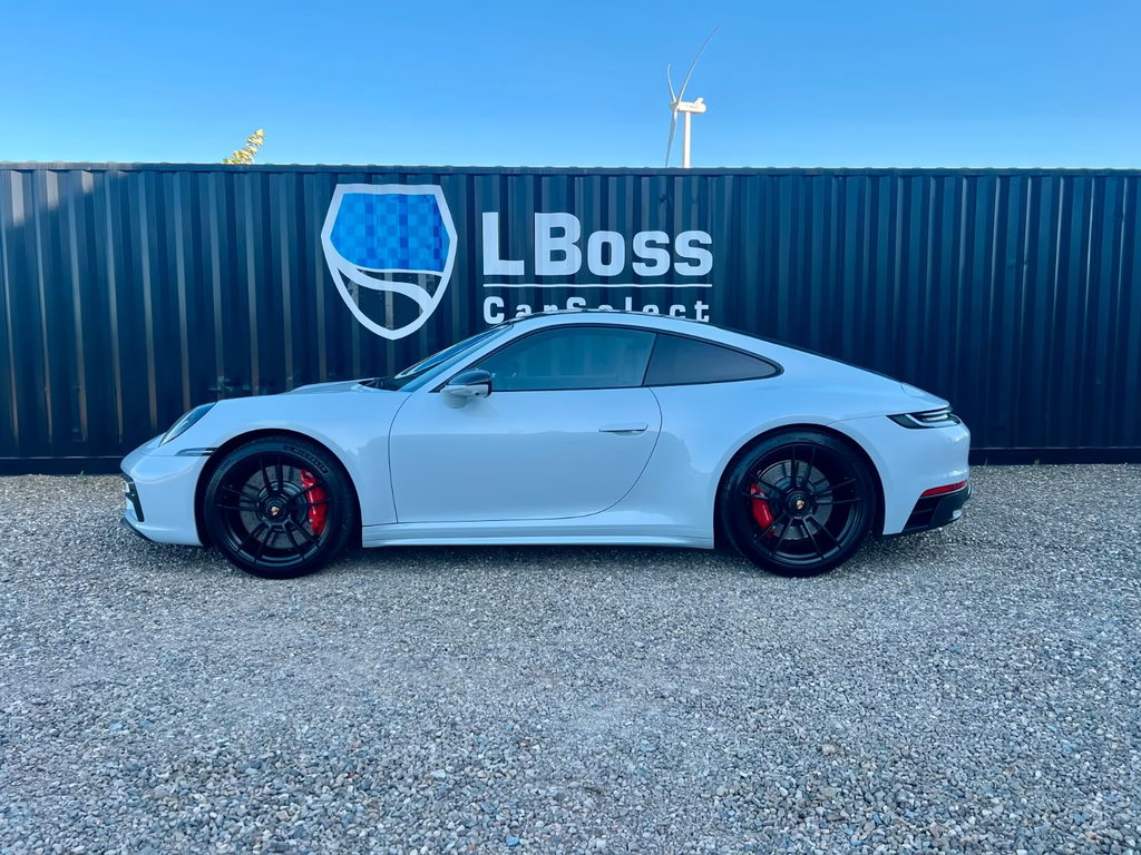 Porsche 992 Carrera 4 GTS