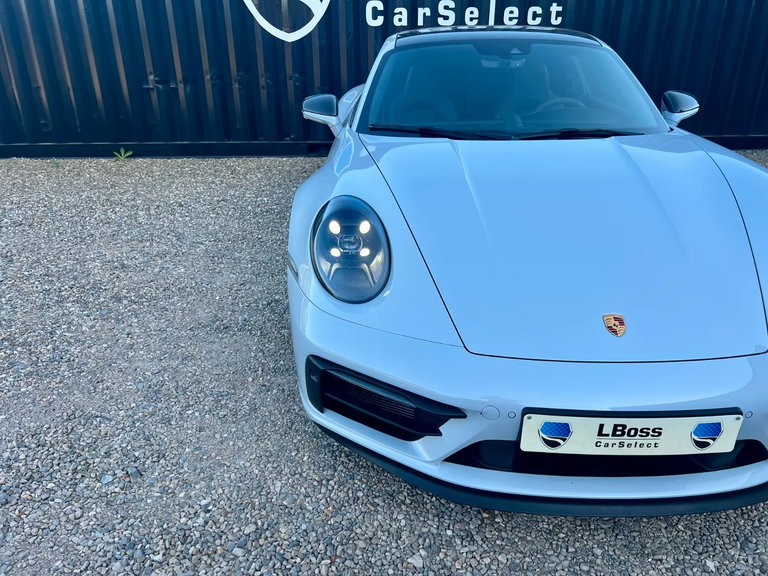 Porsche 992 Carrera 4 GTS