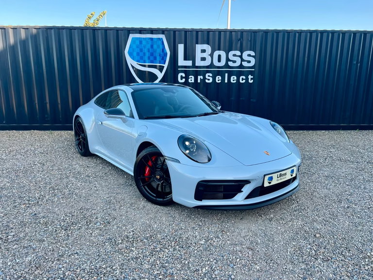Porsche 992 Carrera 4 GTS
