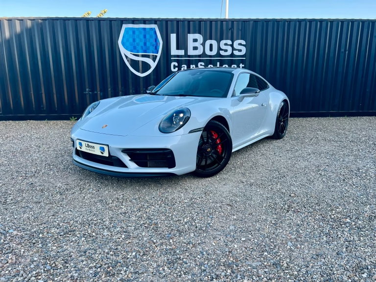 Porsche 992 Carrera 4 GTS