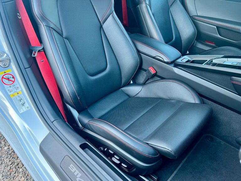 Porsche 992 Carrera 4 GTS