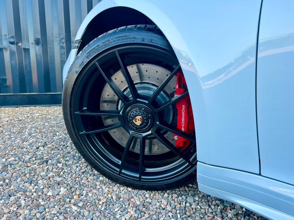 Porsche 992 Carrera 4 GTS