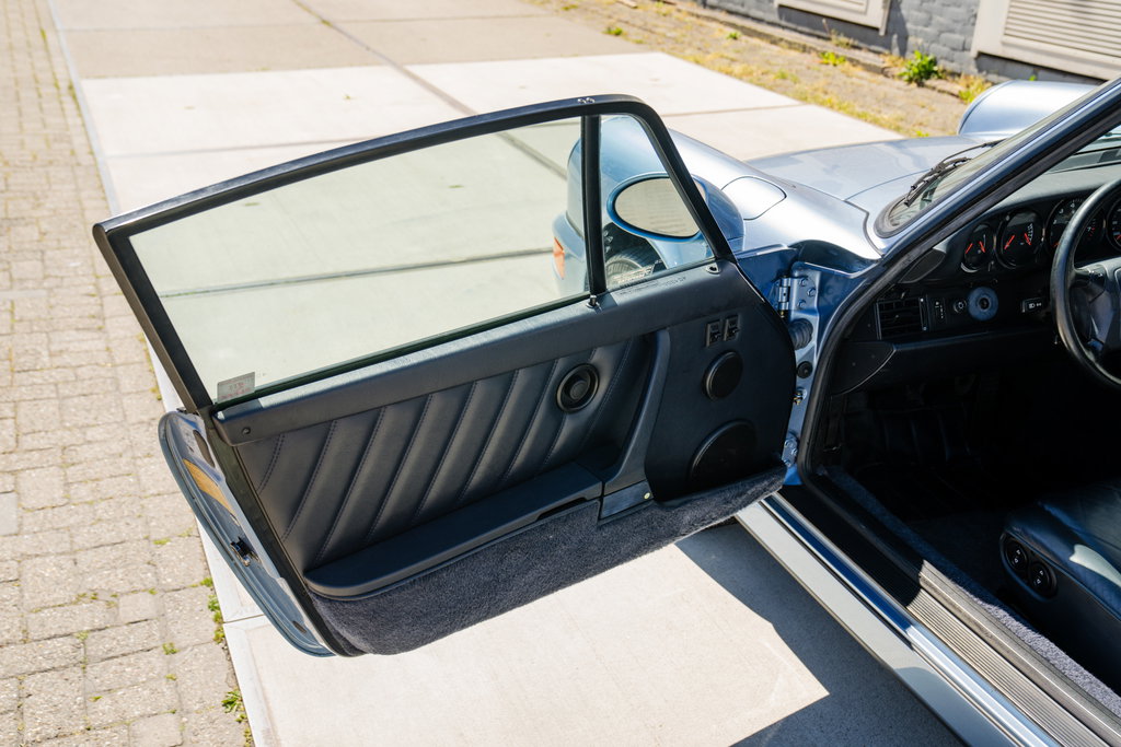 Porsche 964 Carrera 4