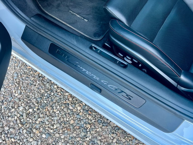 Porsche 992 Carrera 4 GTS