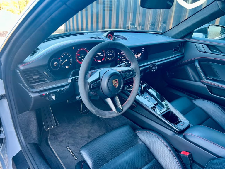 Porsche 992 Carrera 4 GTS