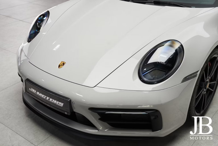 Porsche 992 Carrera 4 GTS