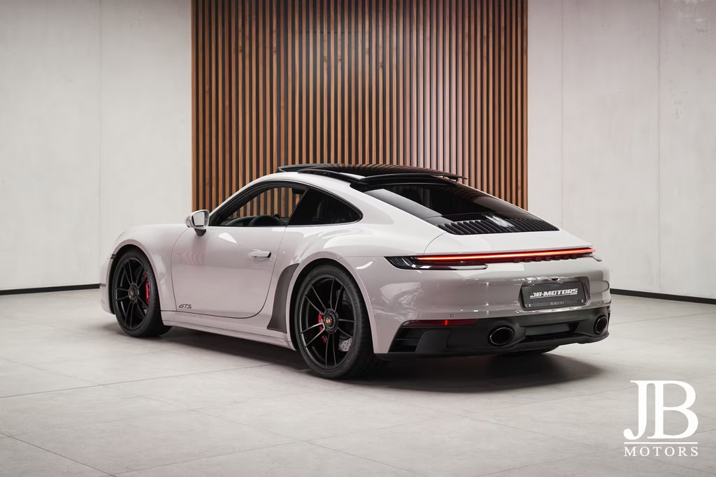Porsche 992 Carrera 4 GTS