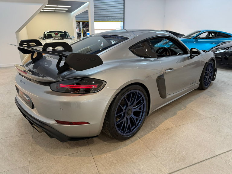 Porsche 718 Cayman GT4 RS