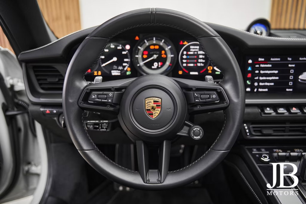 Porsche 992 Carrera 4 GTS