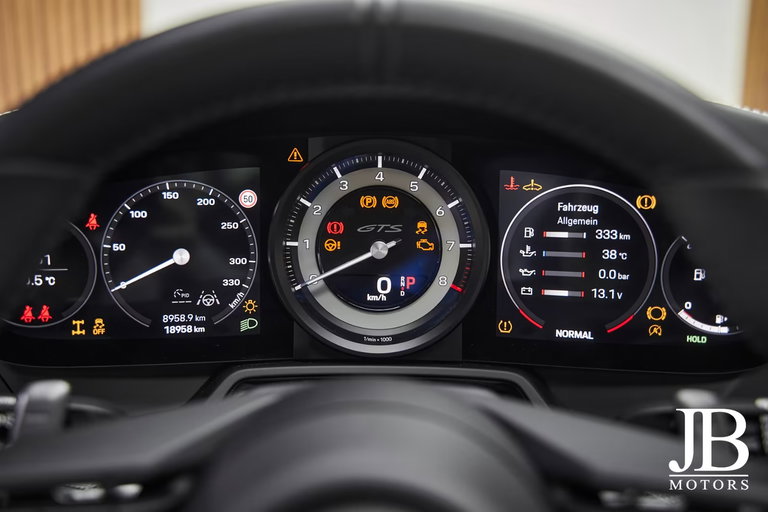 Porsche 992 Carrera 4 GTS