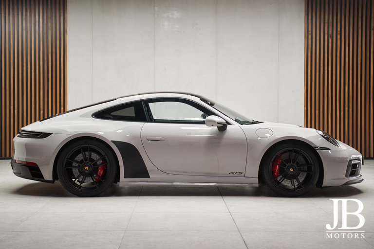Porsche 992 Carrera 4 GTS