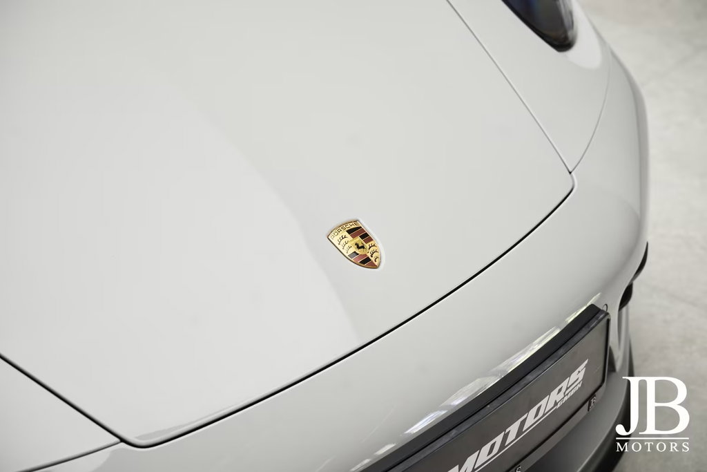 Porsche 992 Carrera 4 GTS