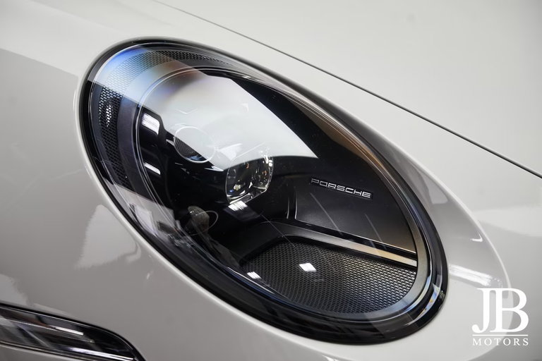 Porsche 992 Carrera 4 GTS