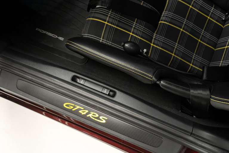 Porsche 718 Cayman GT4 RS