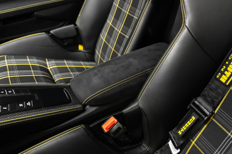 Porsche 718 Cayman GT4 RS