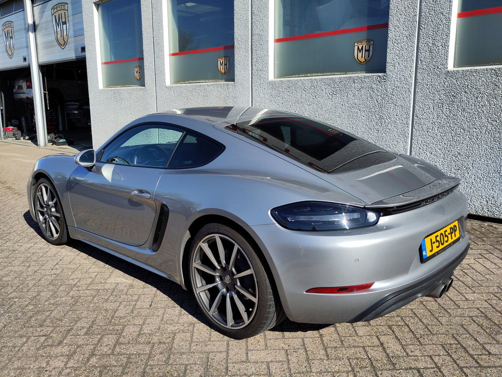 Porsche 718 Cayman