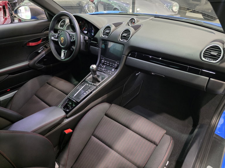 Porsche 718 Cayman