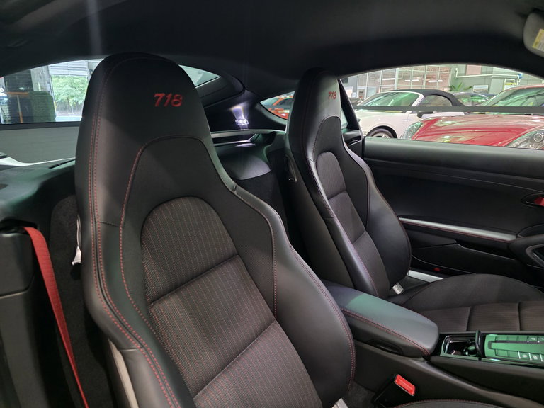 Porsche 718 Cayman