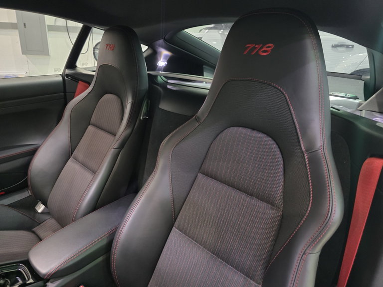 Porsche 718 Cayman