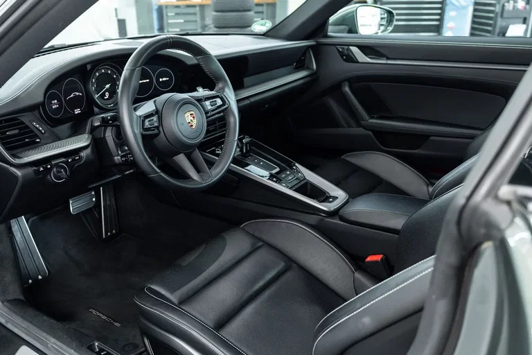 Porsche 992 Carrera