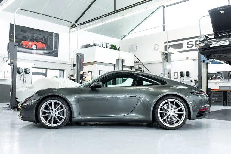 Porsche 992 Carrera