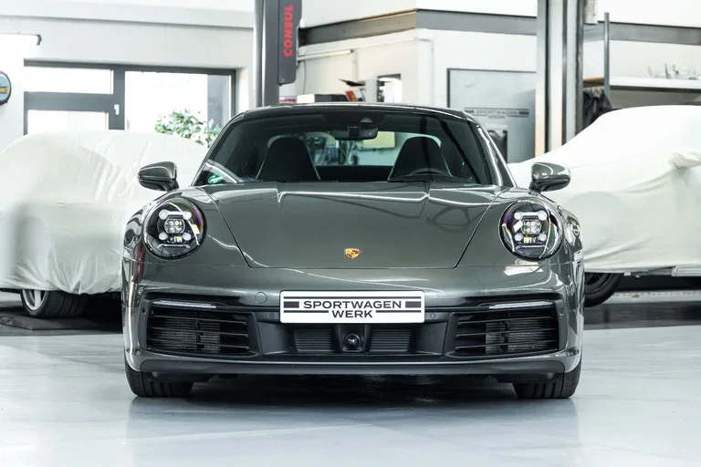 Porsche 992 Carrera