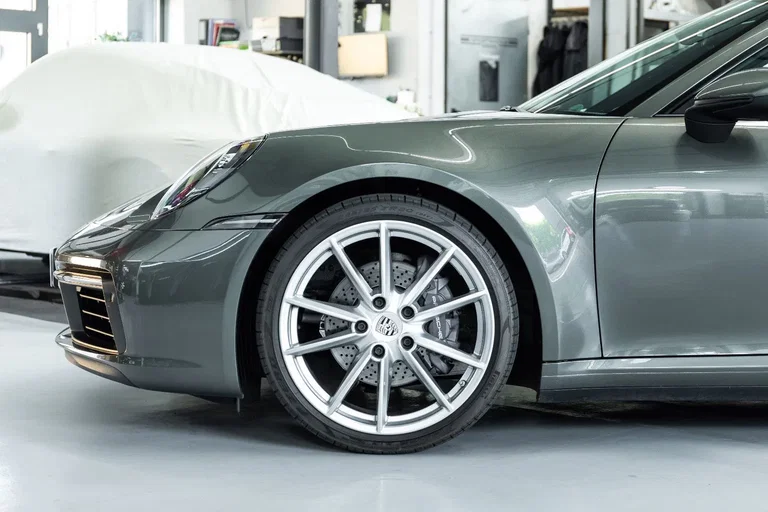 Porsche 992 Carrera