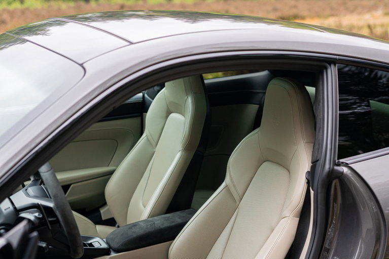 Porsche 992 Carrera 4 GTS