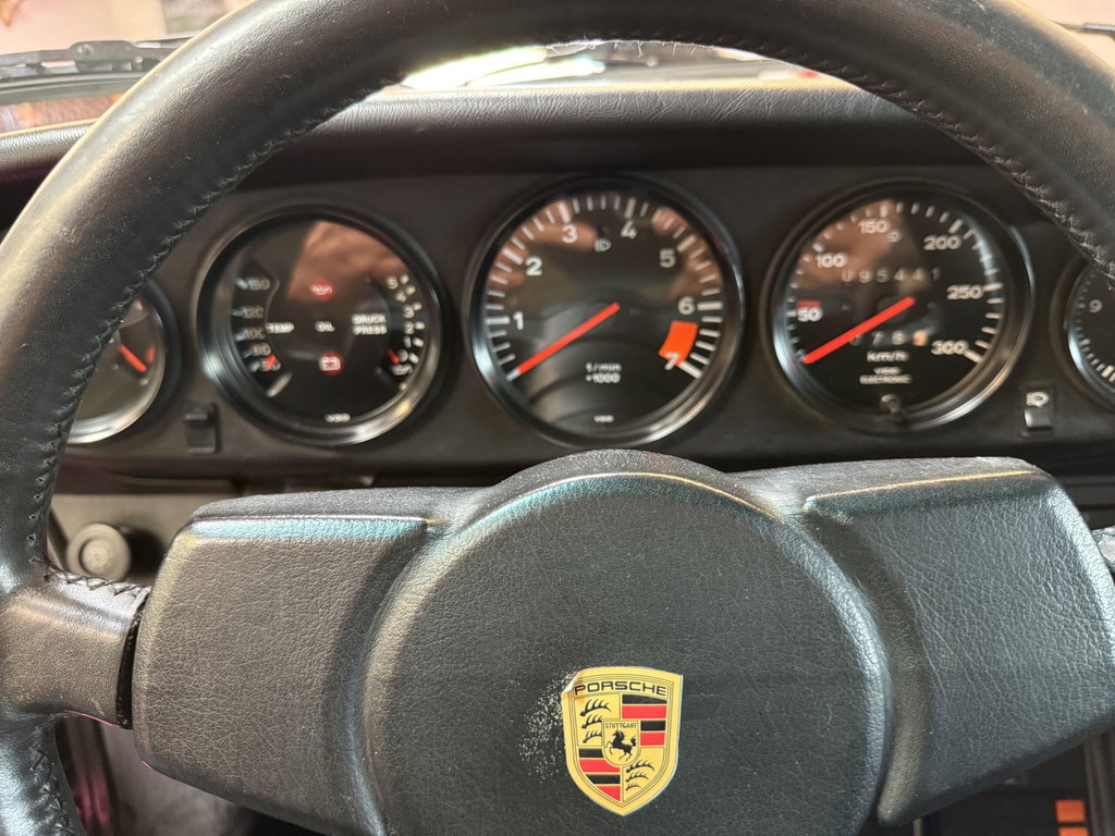 Porsche 911 Carrera 3.2