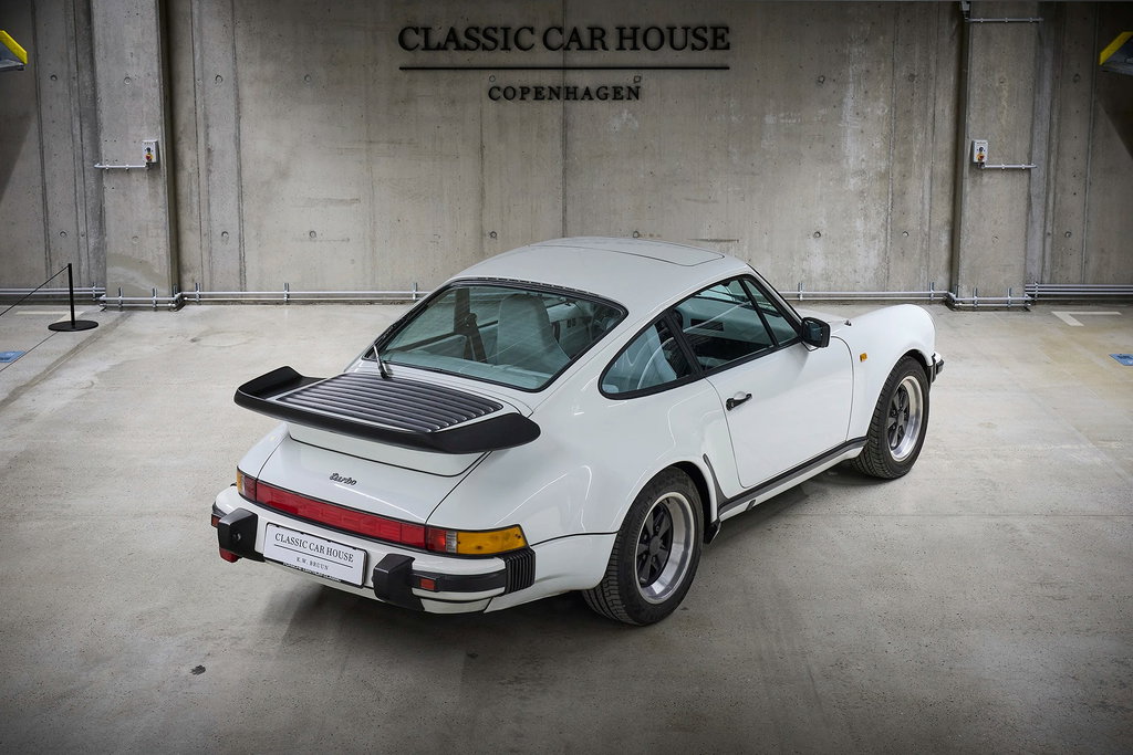 Porsche 911 Turbo 3.3 (US)
